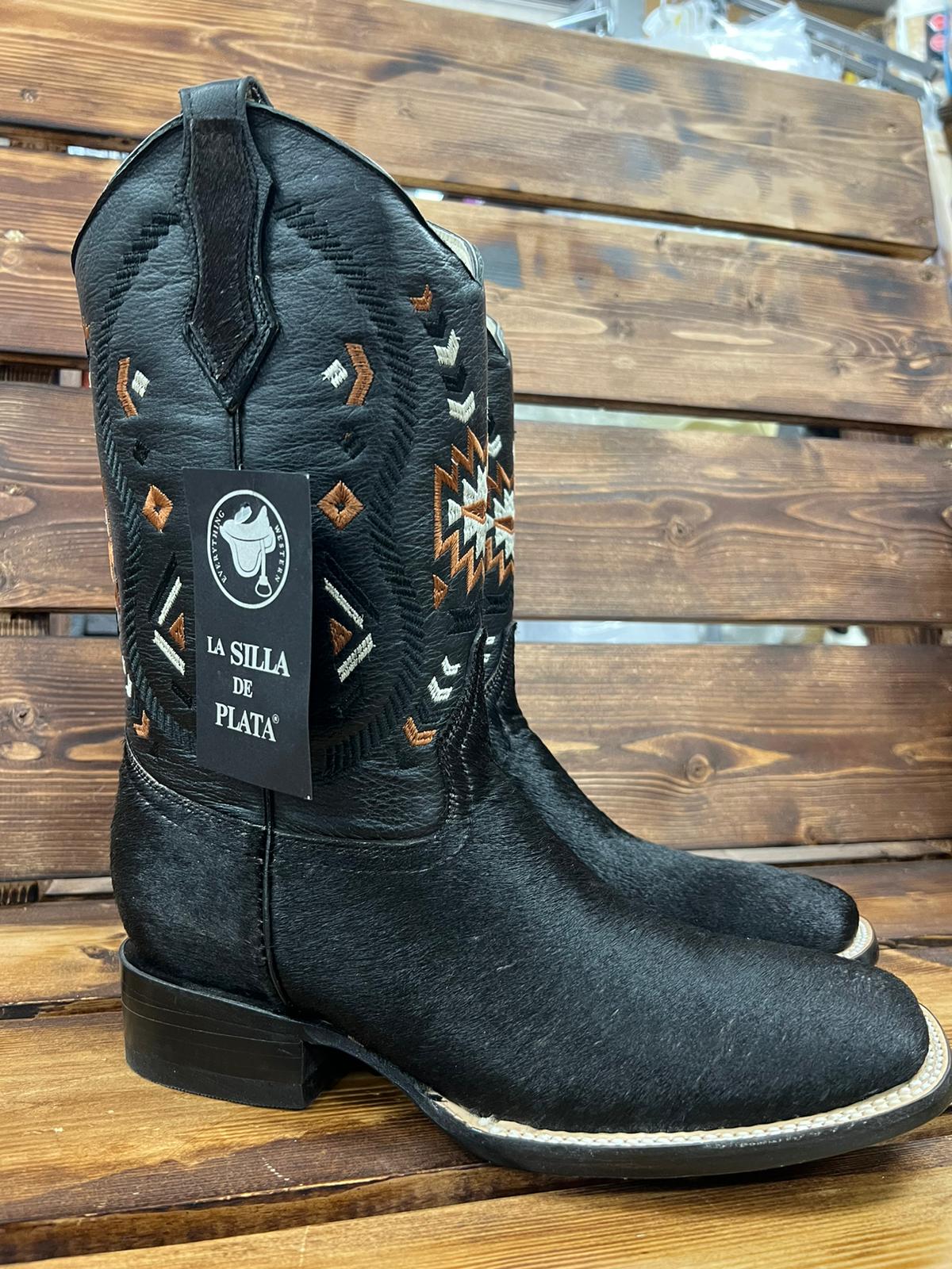 BOTA AZTECA PELO DE RES COLOR NEGRO HORMA BULL DOG SUELA DE CUERO