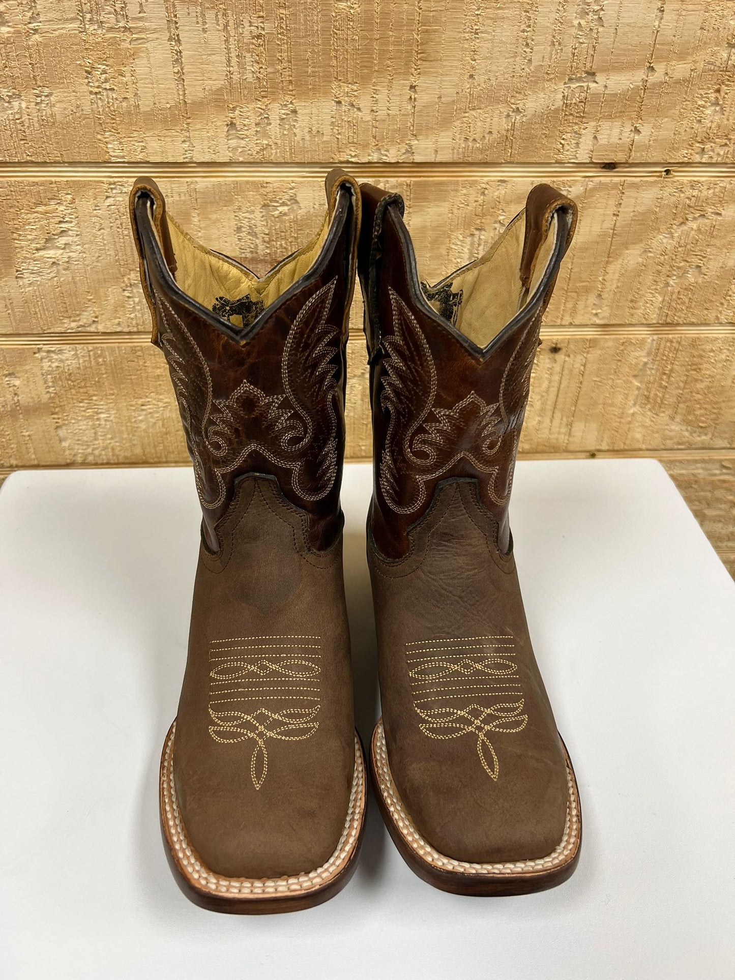 ESTILO VAQUERO JR PIEL CREYZY COLOR TABACO HORMA BULL DOG