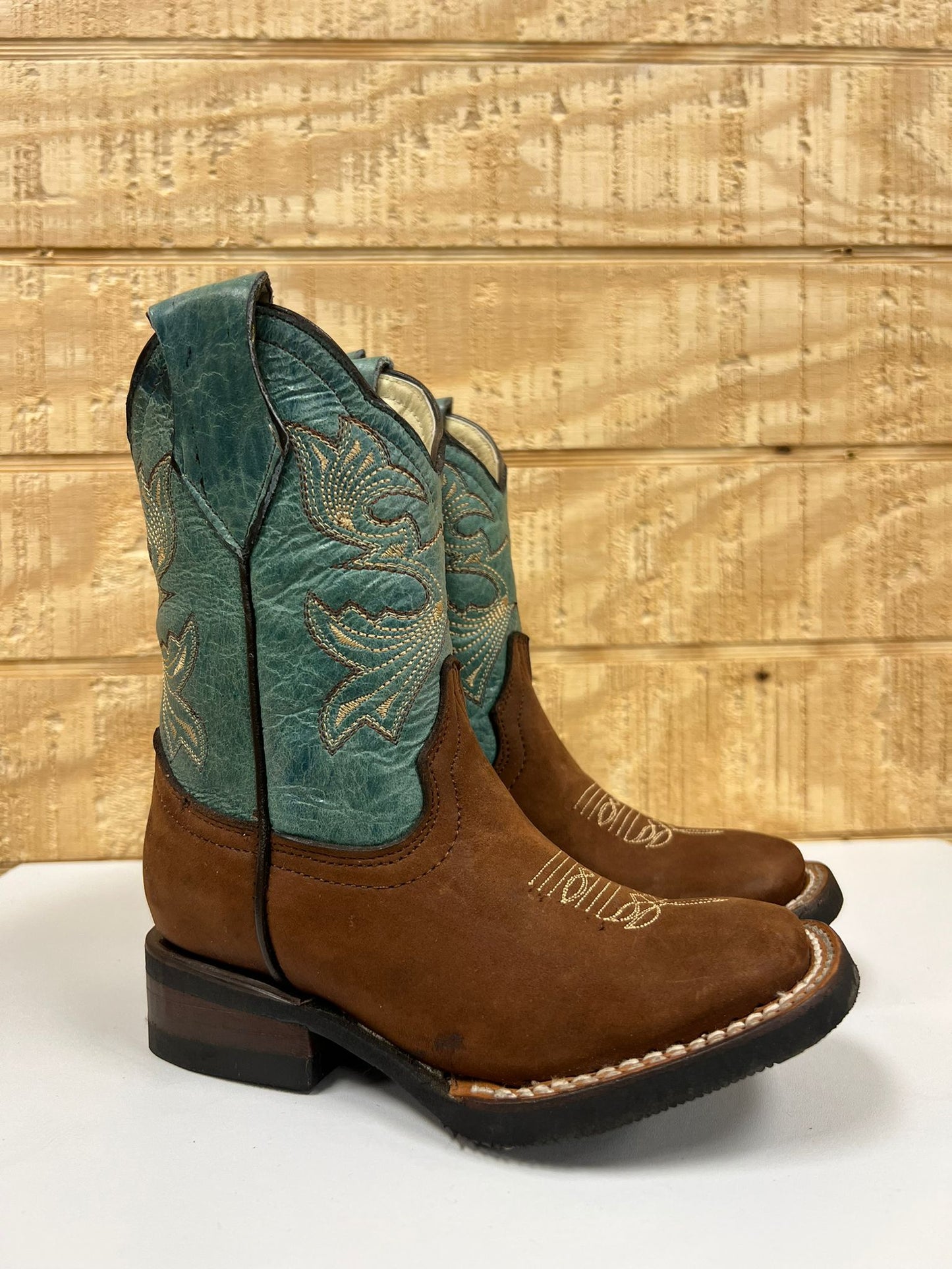 BOTA JR ESTILO VAQUERO PIEL NOBUK COLOR MIEL/VERDE HORMA RODEO