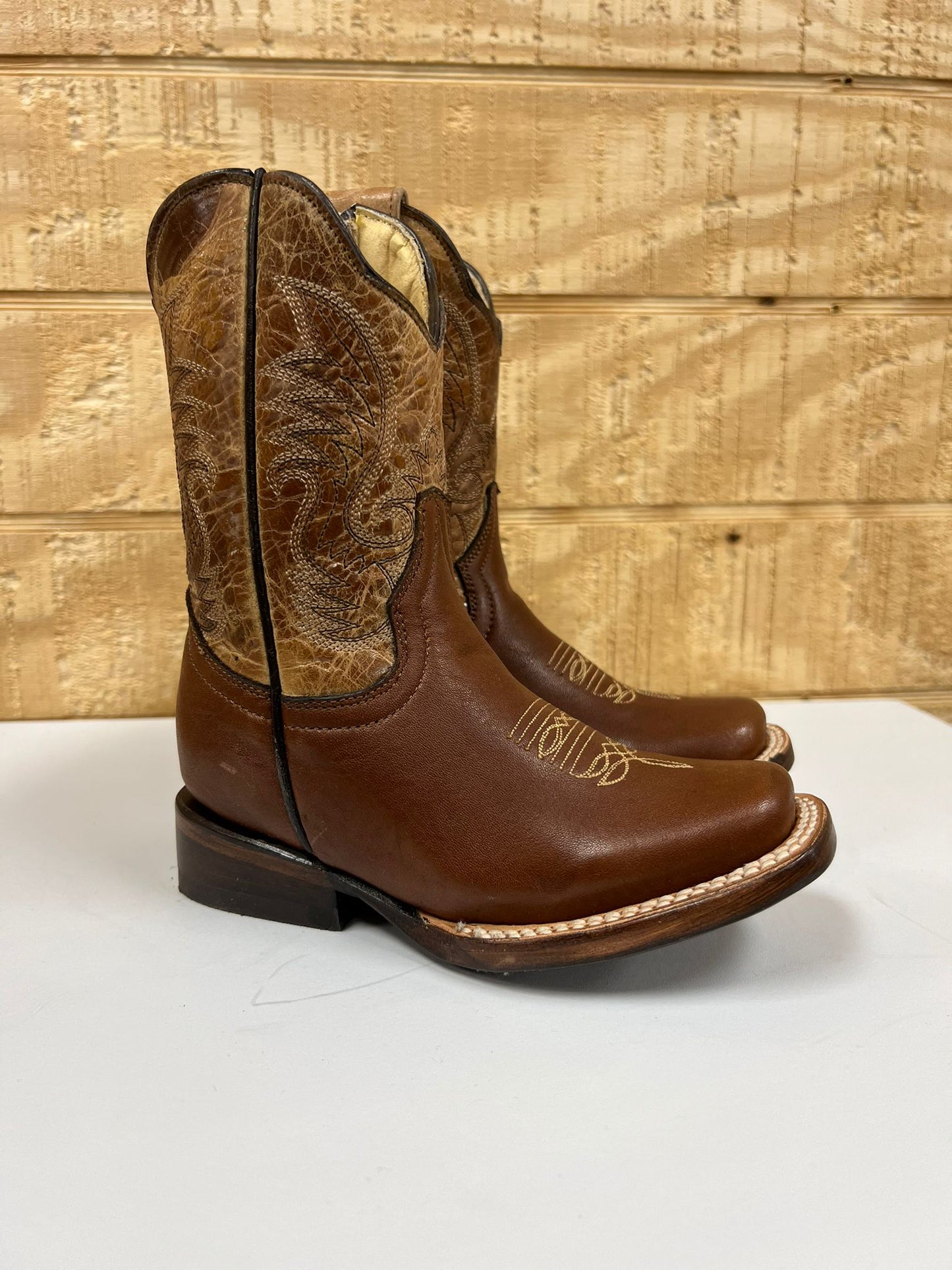 BOTA JR ESTILO VAQUERO PIEL RES COLOR CHEDRON HORMA RODEO