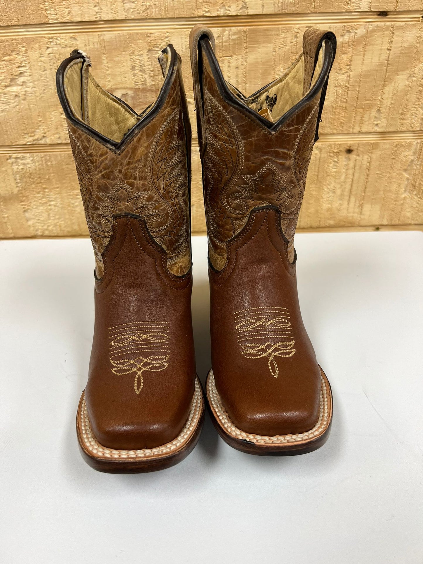 BOTA JR ESTILO VAQUERO PIEL RES COLOR CHEDRON HORMA RODEO