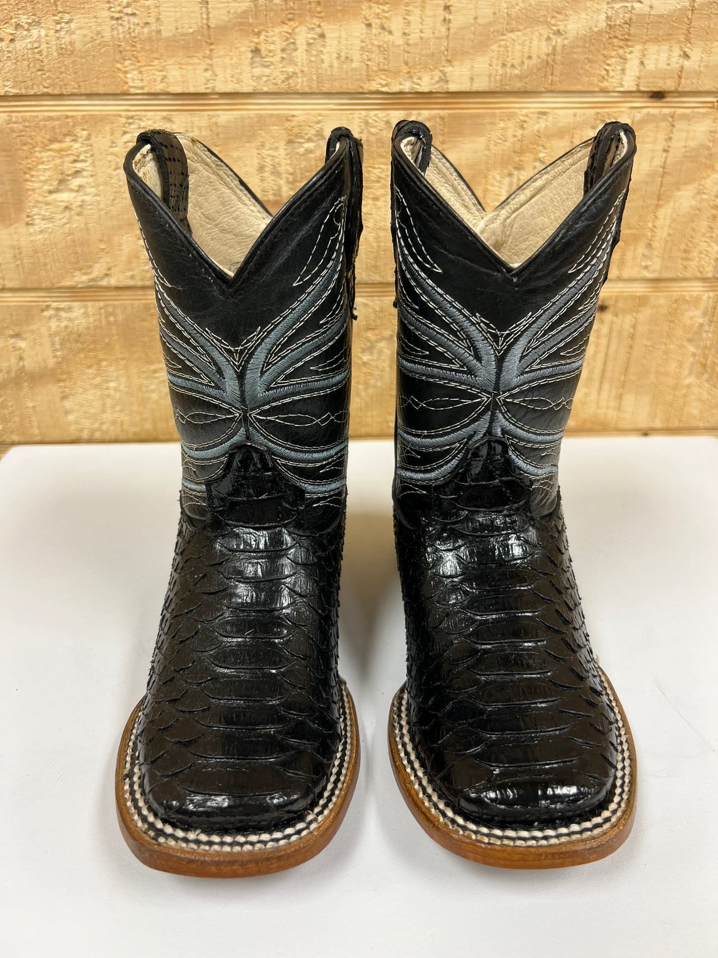 BOTA JR PIEL PITON COLOR NEGRO