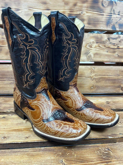 ESTILO VAQUERA PIEL CABEZA DDE VACA COLOR CAFE/ MIEL HORMA BULL DOG