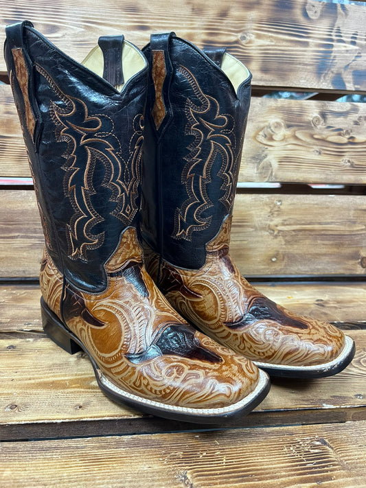 ESTILO VAQUERA PIEL CABEZA DDE VACA COLOR CAFE/ MIEL HORMA BULL DOG