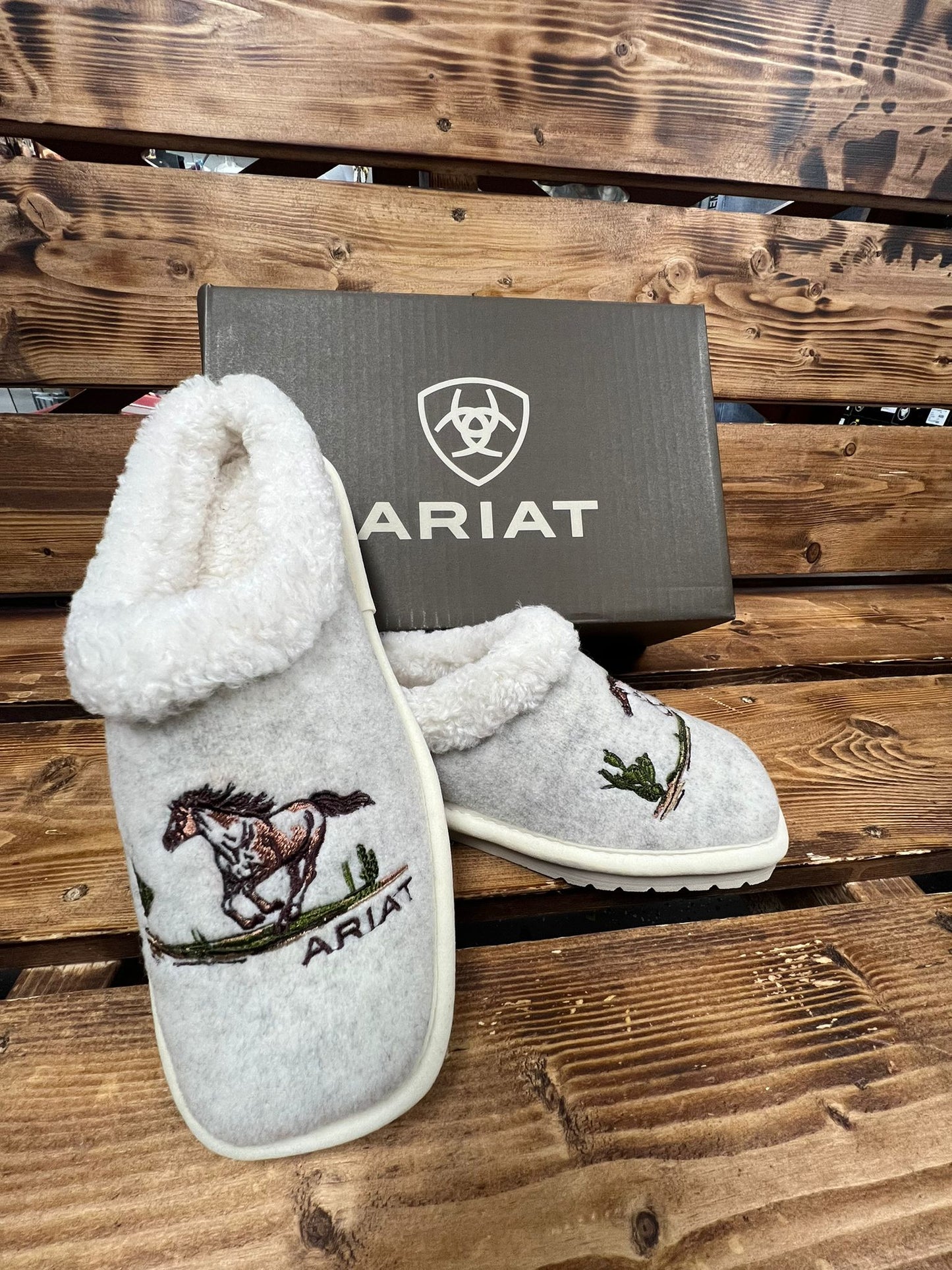 MODELO ROAMING HORSE CLOG PANTUNFLA MUJER COLOR BLANCO
