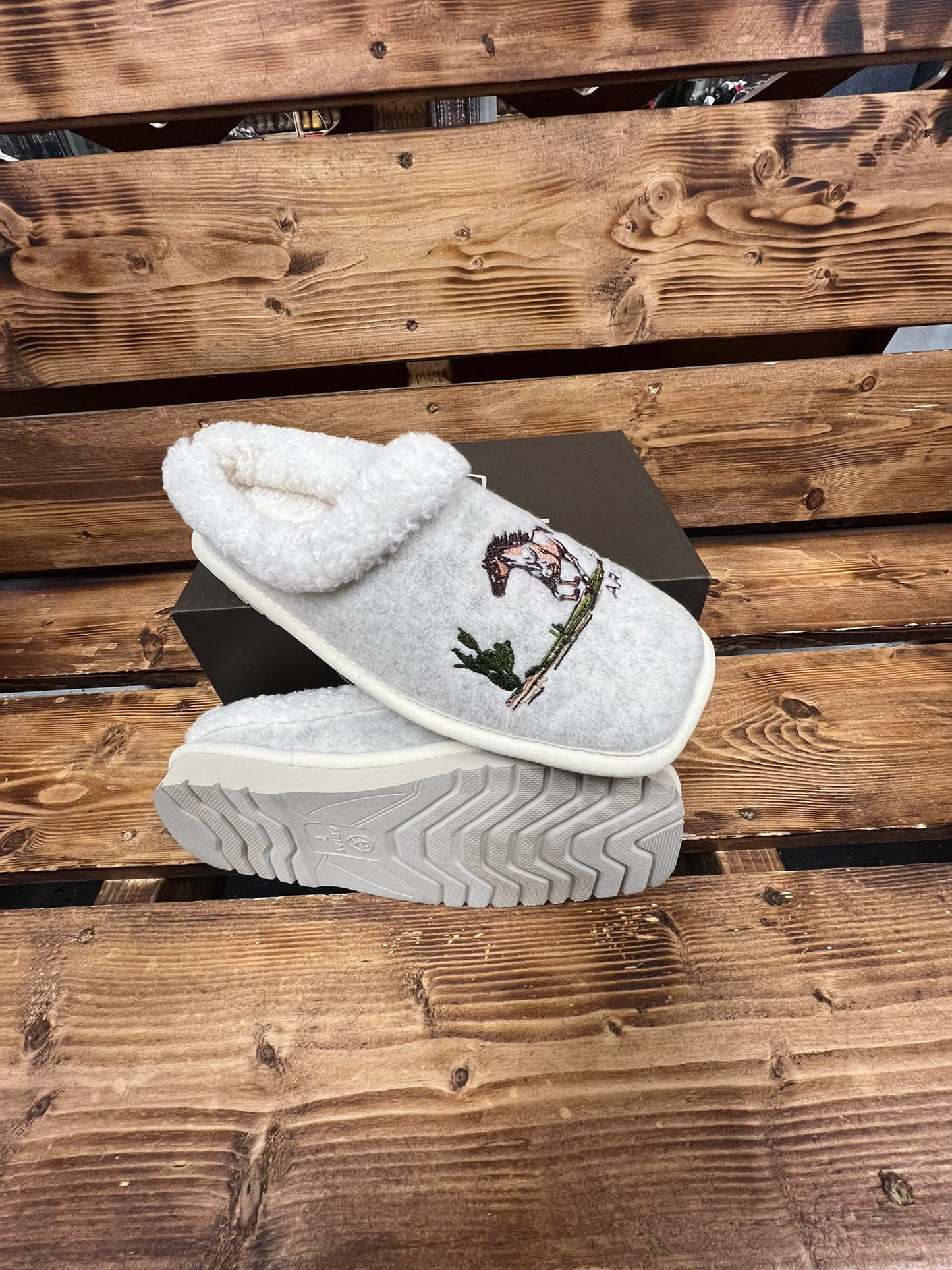 MODELO ROAMING HORSE CLOG PANTUNFLA MUJER COLOR BLANCO